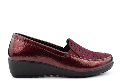Boulevard Womens Twin Gusset Slip On Lightweight Diamante Casual Shoes Burgundy Patent
